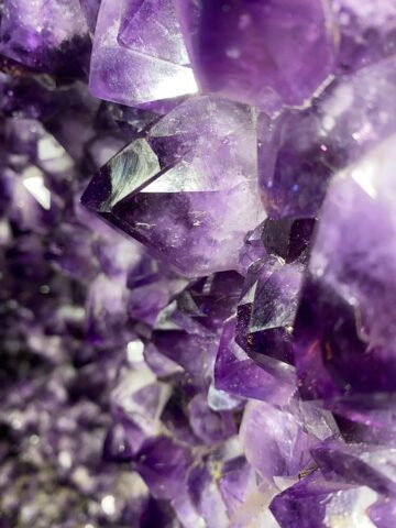 スギライトのスピリチュアルな意味は?効果が強すぎる?