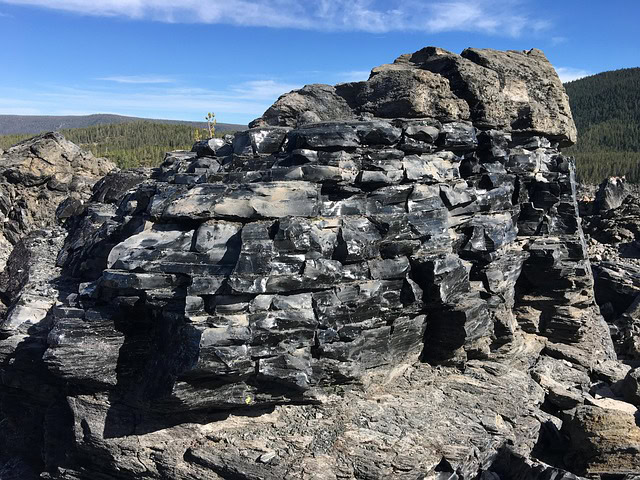 オブシディアン意味と効果！相性の良い石の組み合わせは？