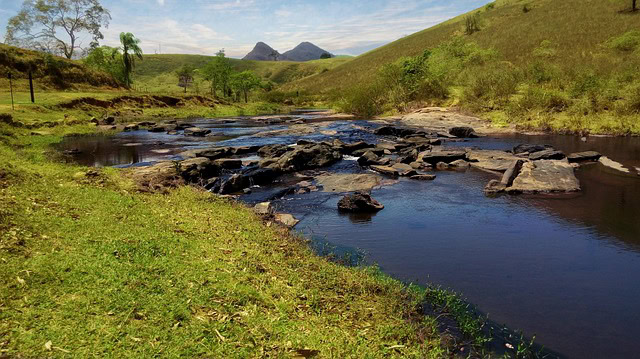 アンブリゴナイト意味と効果は?石言葉や和名は?