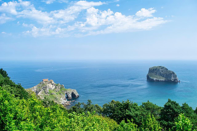 ブルートパーズのスピリチュアルな意味と効果は?浄化と取り扱い方法も紹介