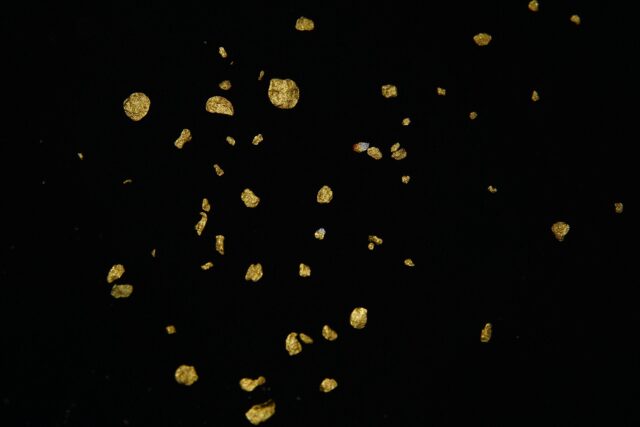 ゴールドストーンの意味と効果は?サンストーンの違いは何?